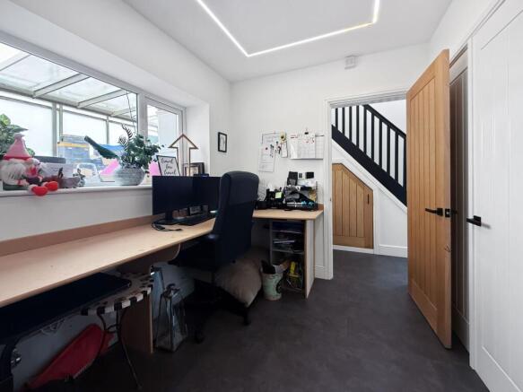 Office/Bedroom 4
