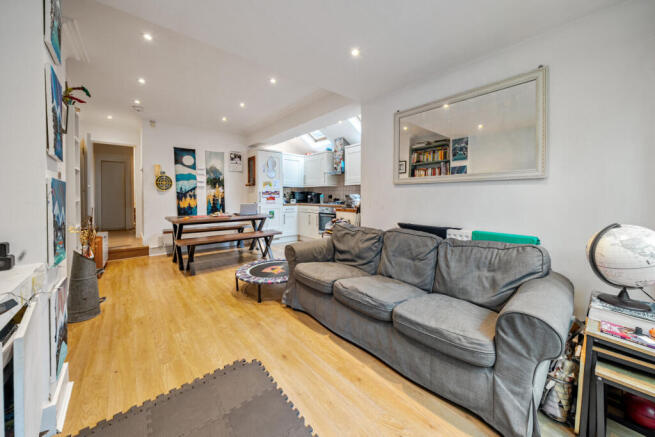 1403828-7-697b89b...