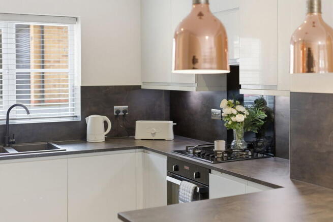 4 bed Town House for sale Image 5