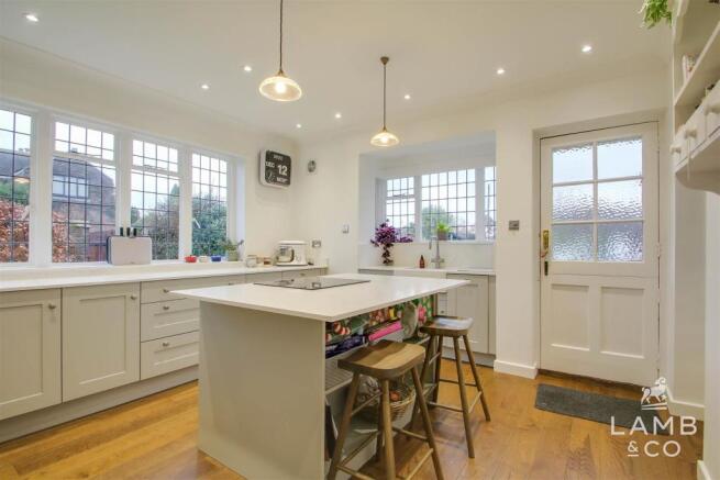 KITCHEN/BREAKFAST ROOM
