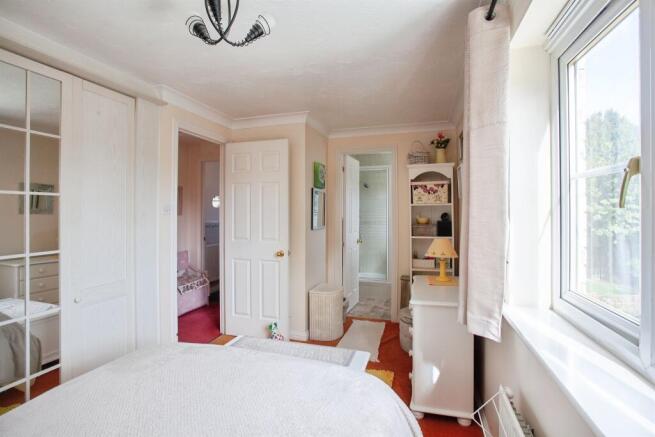 3 bed Detached for sale Image 8