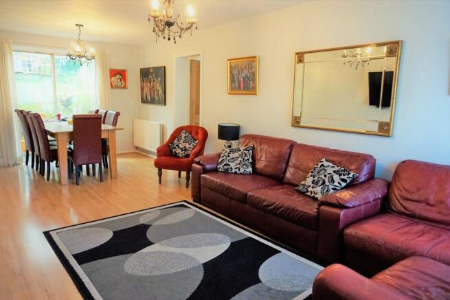 Lounge/Dining Room