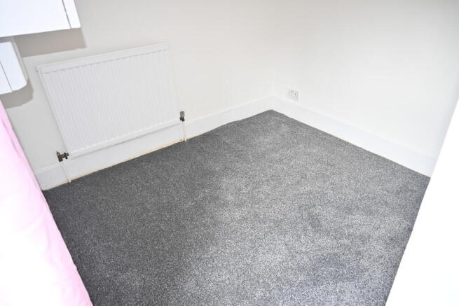 2 bed Terraced to rent Image 5