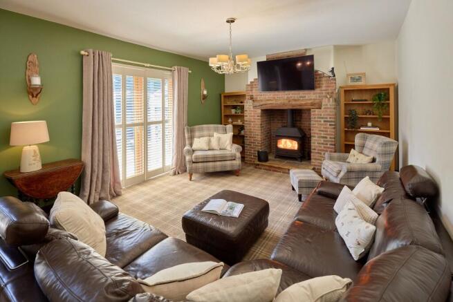 5 bed Detached for sale Image 10