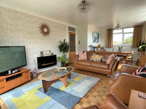 Lounge/Dining Room