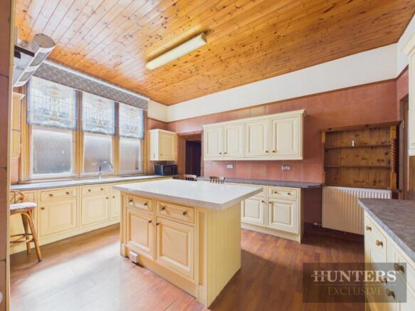 8 bed Detached for sale Image 12