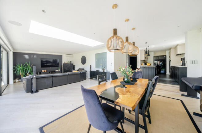 1429988-7-69ba858...