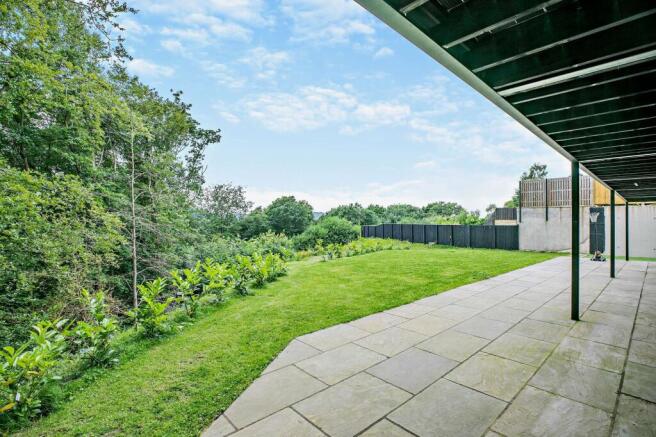 5 bed Detached for sale Image 9