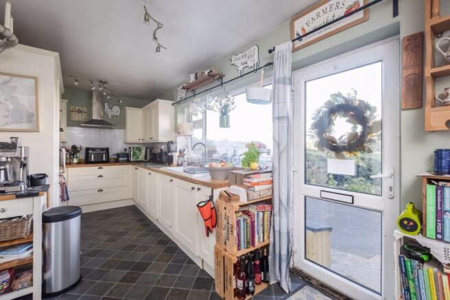9 bed Detached for sale Image 4