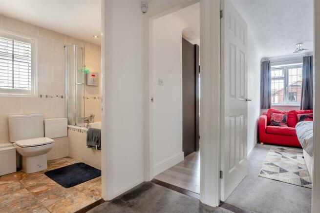 8610242-interior01.jpg