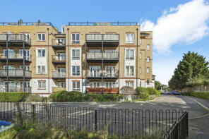 Flat 17, 3 Radcliffe House, Worcester Close, Penge, London SE20 8FR