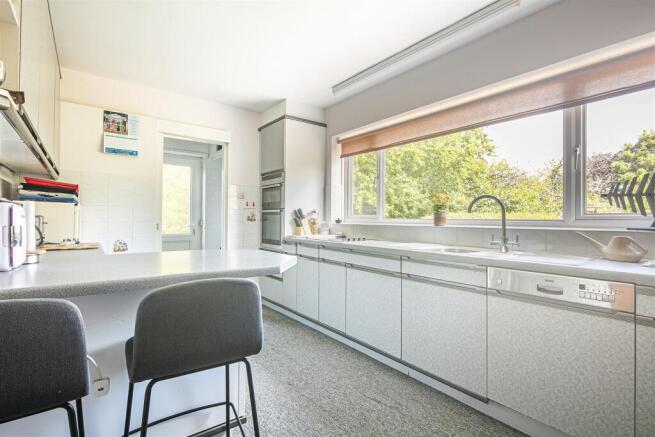4 bed Detached for sale Image 4