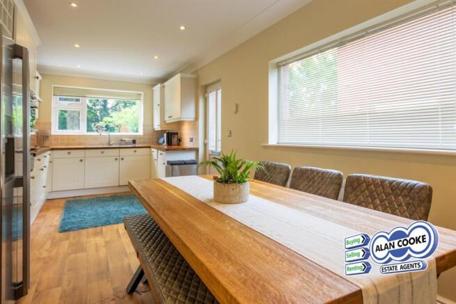 5 bed Semi-Detached to rent Image 8