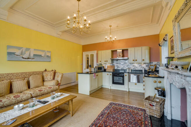 Living Room/Kitch...