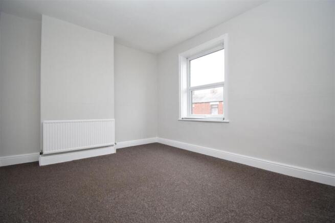 2 bed Terraced to rent Image 6