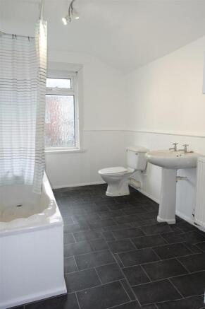4 bed Terraced to rent Image 7