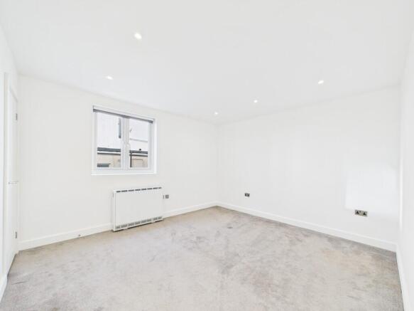 CAM04693G0-PR0084...