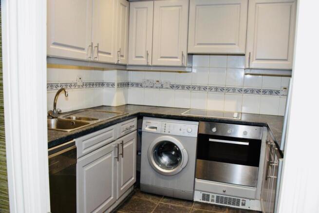 2 bed Apartment to rent Image 4