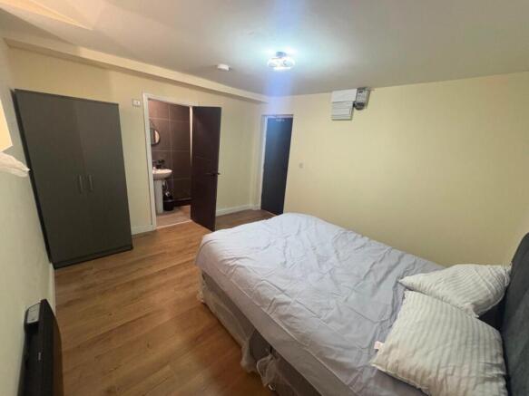 1 bed House of Multiple Occupation to rent Image 12