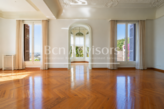 Espectacular-villa-modernista-catalogada-con-vi...