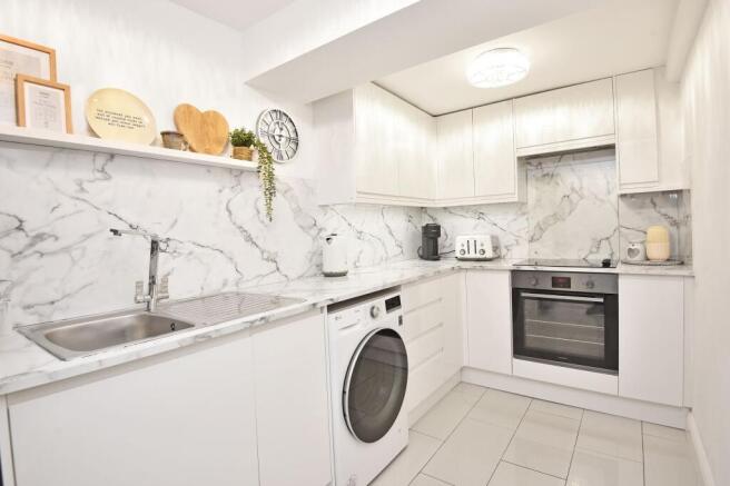 2 bed Flat for sale Image 6