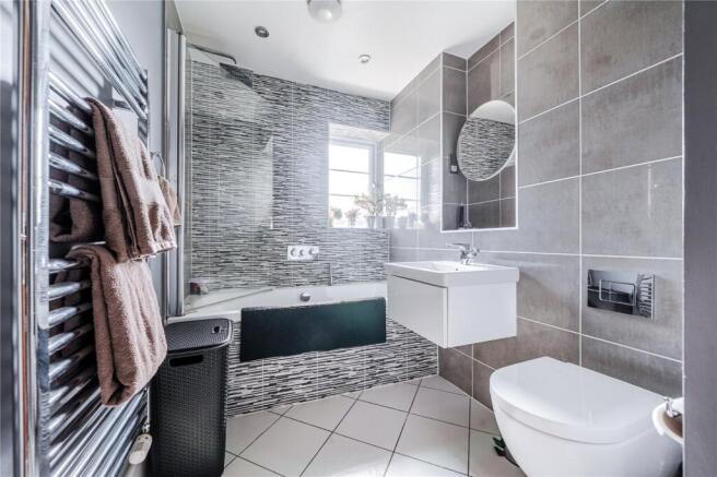 5 bed Detached for sale Image 10
