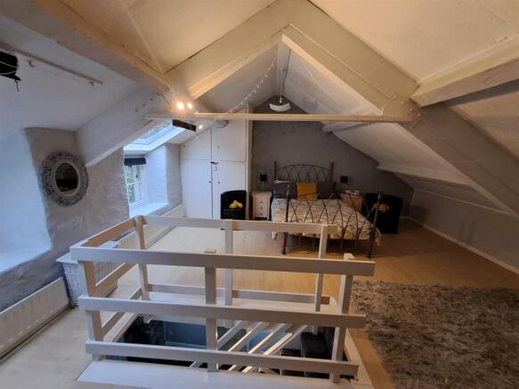 7 high attic room 20230204_100929.jpg