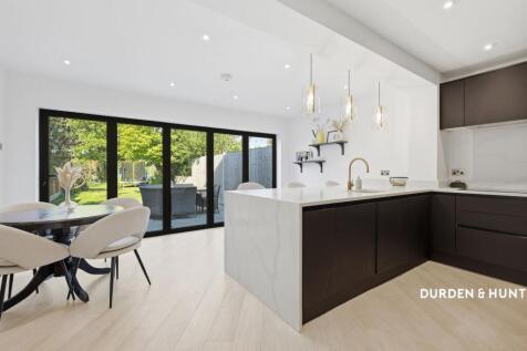 Lambourne Gardens, Hornchurch, RM12