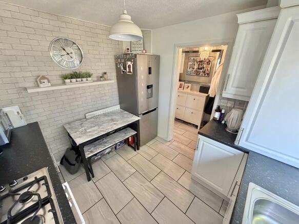 Rowbarrow Close, Canford Heath photo 4