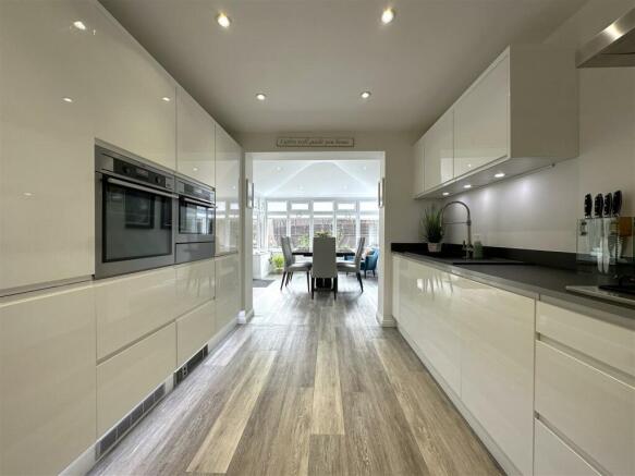 Exquisite Kitchen Space 063