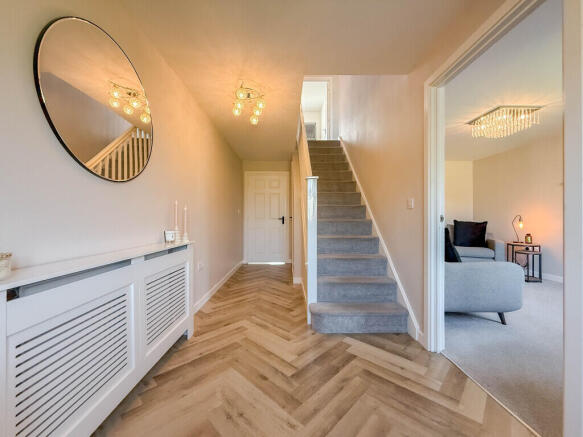 5 bed Detached for sale Image 12