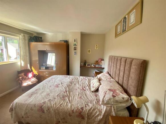 51 Summerfield bedroom 1.jpg