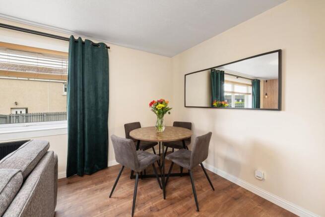 Lounge/Dining Area