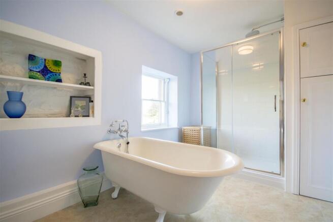 3099 BATH.jpeg