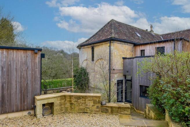 Drive & front aspect