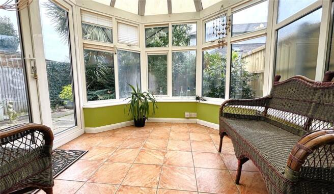 Yeoveney Close, Moor Lane, Staines-upon-Thames, Surrey, TW19 photo 4