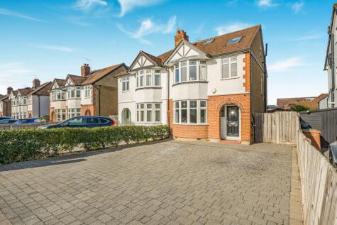 Old Charlton Road, Shepperton, TW17