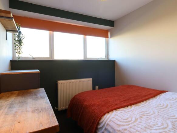 176 Sandy Lane Room 6 6.JPG