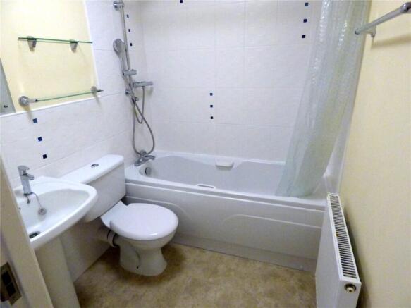 2 bed Apartment to rent Image 5