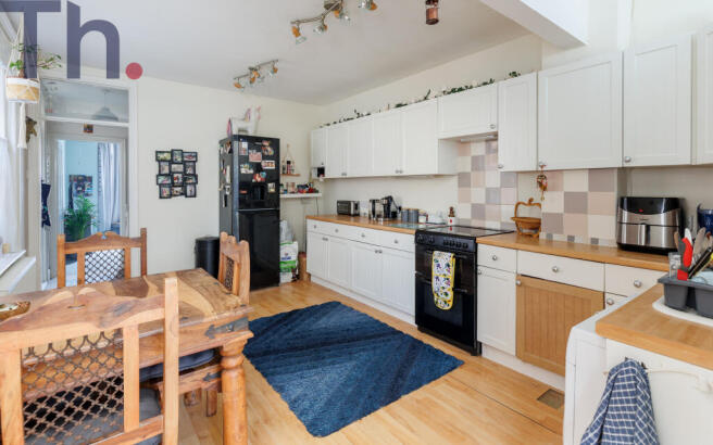 Kitchen & Dining Area