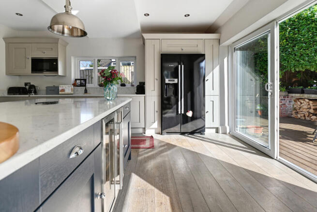 5 bed Semi-Detached for sale Image 4