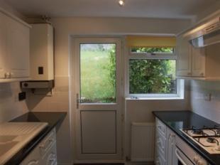 FITTED KITCHEN
