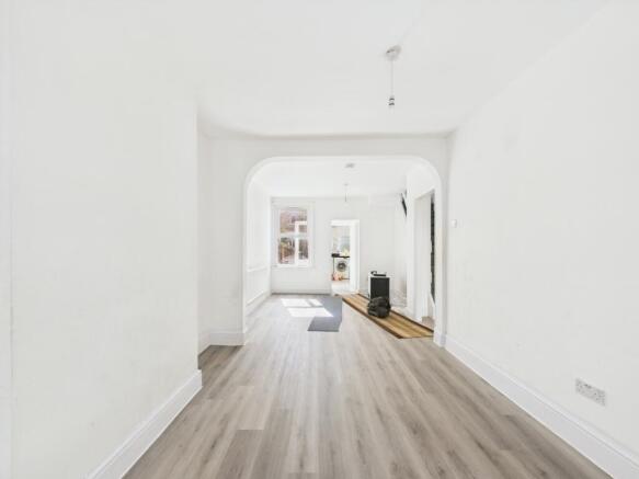 CAM03151G0-PR0042-STILL007