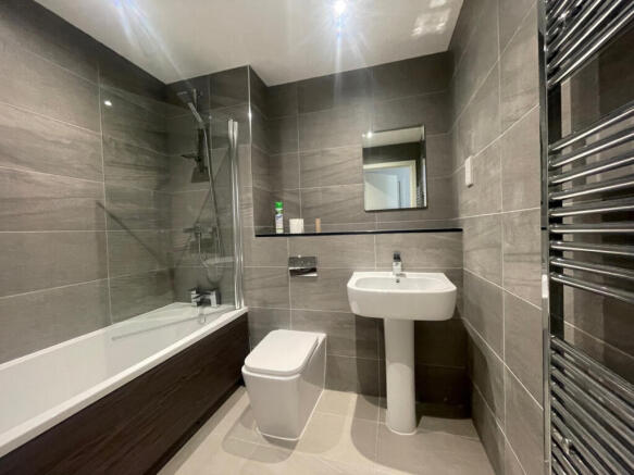 2 bed Apartment to rent Image 5