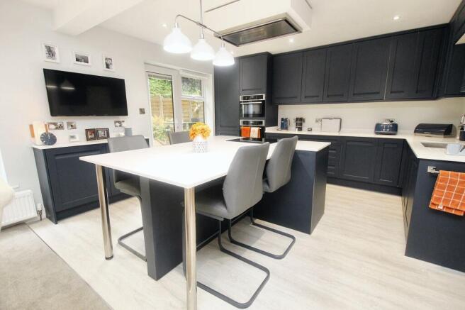4 bed Detached for sale Image 4