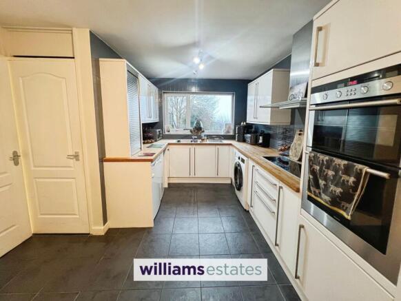 Kitchen / Breakfast Room