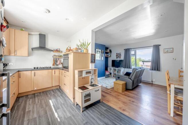 3 bed Semi-Detached for sale Image 6