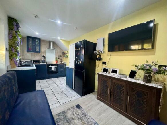 2 bed Terraced for sale Image 4
