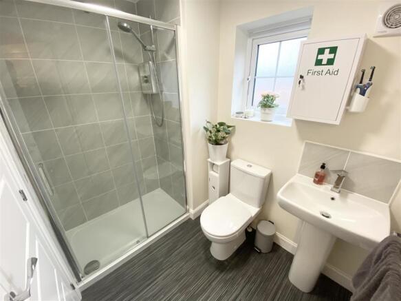 Shower Room (Jack & Jill)
