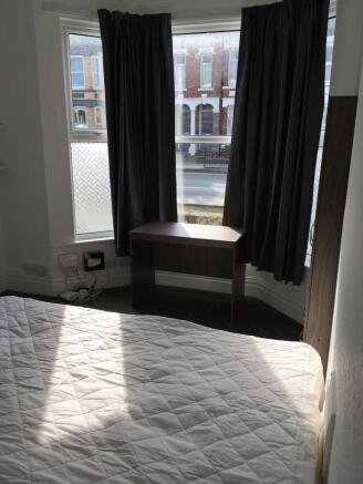 6 bed Not Specified to rent Image 9